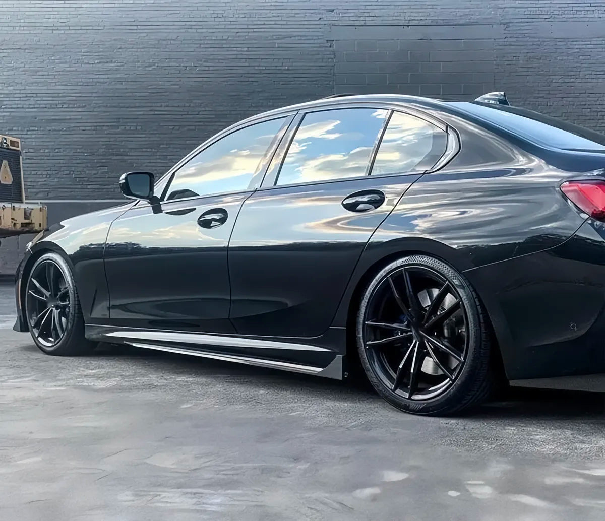 BMW G20 / G28 Carbon Fiber Side Skirts – 3 Series Performance Style